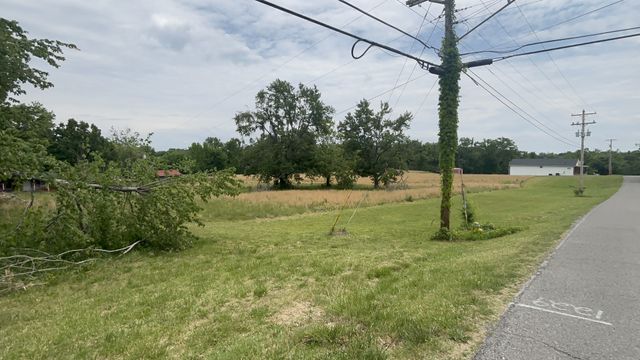 1229 N 1st St, Westmoreland, TN 37186