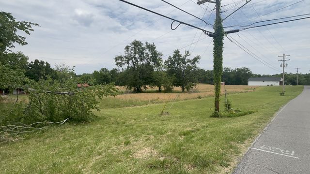 1229 N 1st St, Westmoreland, TN 37186