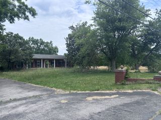 1229 N 1st St, Westmoreland, TN 37186