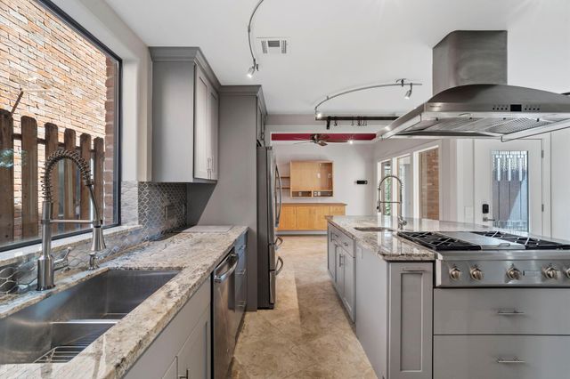 6215 Westcott Street A, Houston, TX 77007
