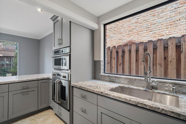 6215 Westcott Street A, Houston, TX 77007