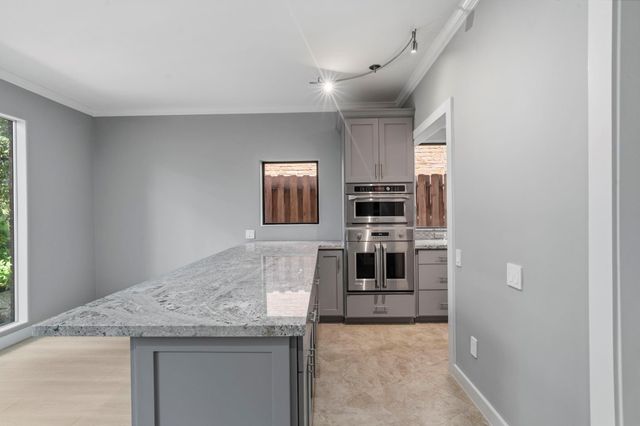 6215 Westcott Street A, Houston, TX 77007
