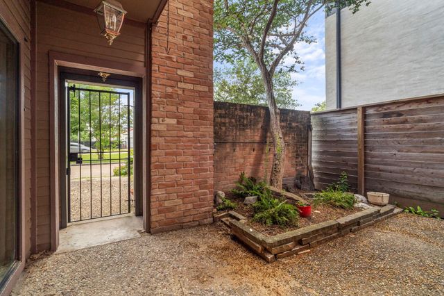 6215 Westcott Street A, Houston, TX 77007