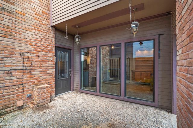 6215 Westcott Street A, Houston, TX 77007
