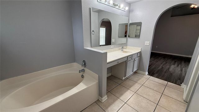 2210 NICOLLETT WAY, Leesburg, FL 34748