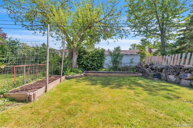 23241 Oak Street, Dearborn, MI 48128