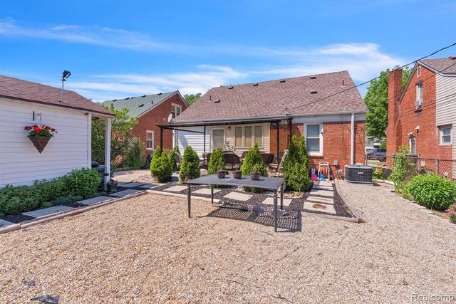 23241 Oak Street, Dearborn, MI 48128