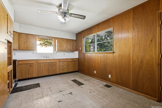1207 HAMMOND AVE, San Antonio, TX 78210