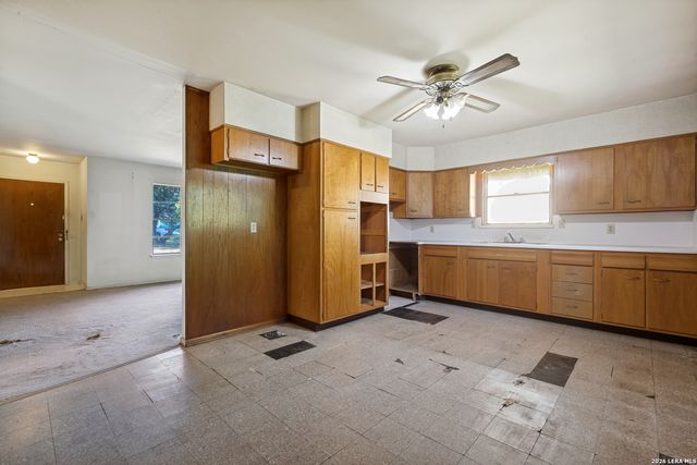 1207 HAMMOND AVE, San Antonio, TX 78210
