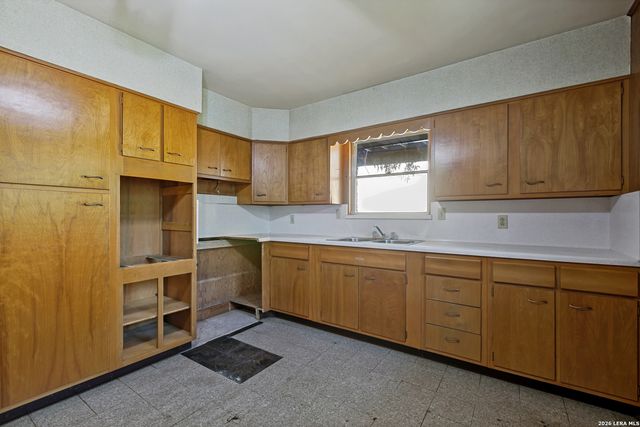 1207 HAMMOND AVE, San Antonio, TX 78210