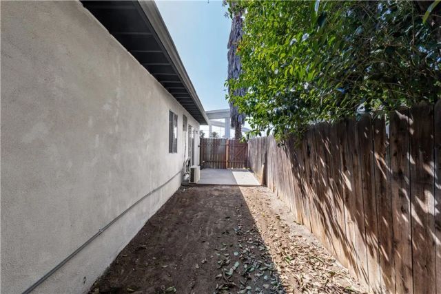 2121 Down, Riverside, CA 92507