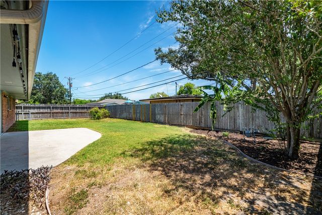 429 Montclair Dr, Corpus Christi, TX 78412