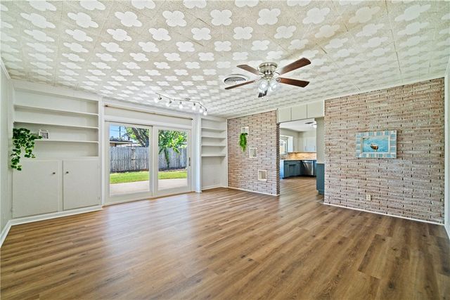 429 Montclair Dr, Corpus Christi, TX 78412