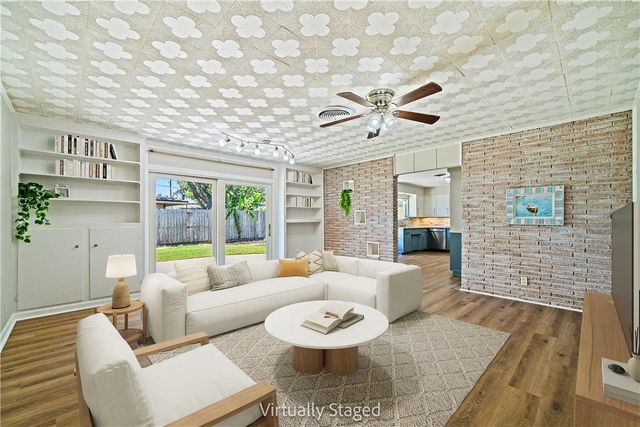 429 Montclair Dr, Corpus Christi, TX 78412