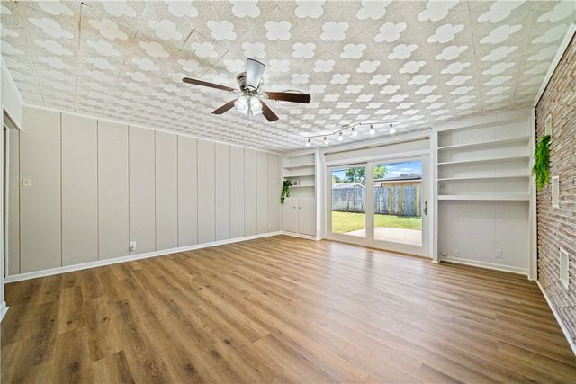 429 Montclair Dr, Corpus Christi, TX 78412