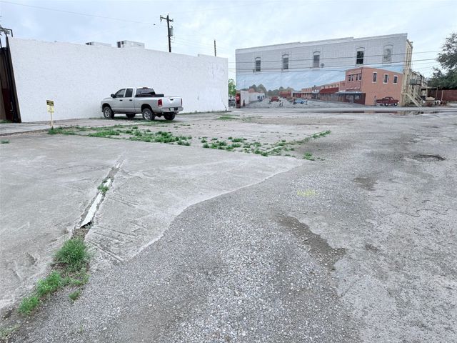219 N Pearl Street, Trenton, TX 75490