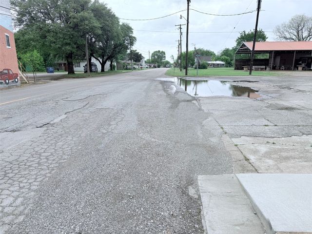 219 N Pearl Street, Trenton, TX 75490