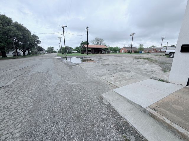 219 N Pearl Street, Trenton, TX 75490