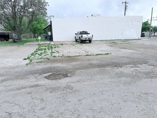 219 N Pearl Street, Trenton, TX 75490