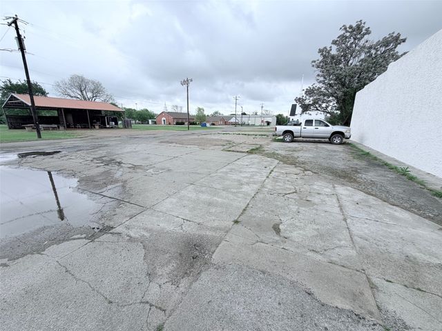 219 N Pearl Street, Trenton, TX 75490