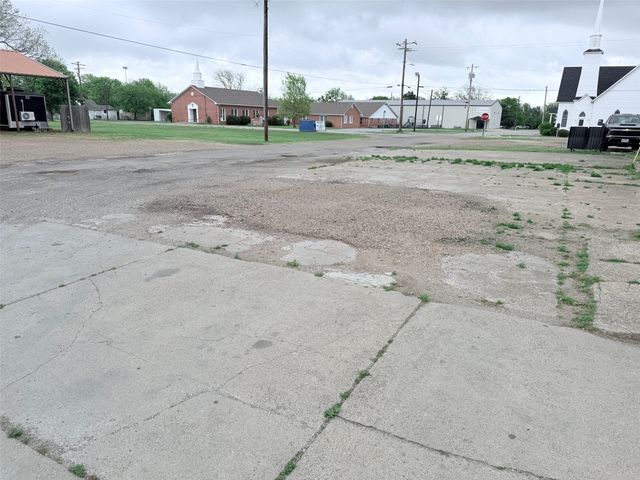 219 N Pearl Street, Trenton, TX 75490