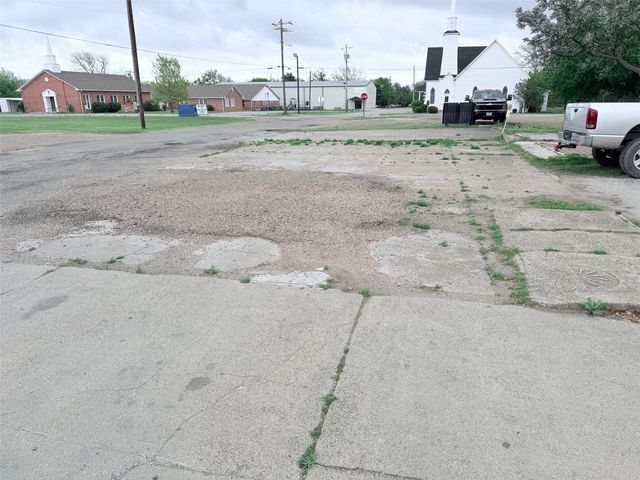 219 N Pearl Street, Trenton, TX 75490