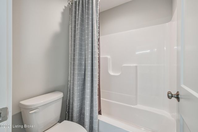 17605 Fox Spring Way, Louisville, KY 40245