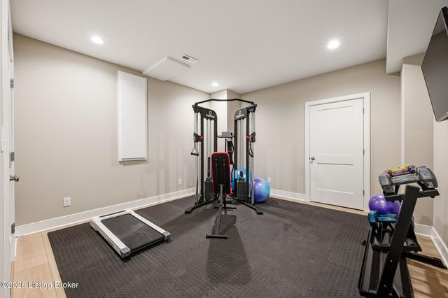 17605 Fox Spring Way, Louisville, KY 40245