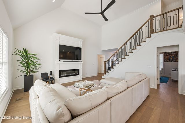 17605 Fox Spring Way, Louisville, KY 40245