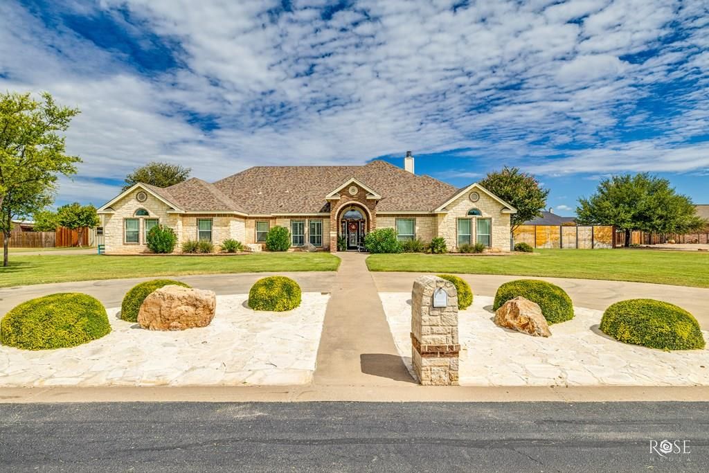 Image 1 of property listing at 1610 Stonebridge Dr, San Angelo, TX 76904
