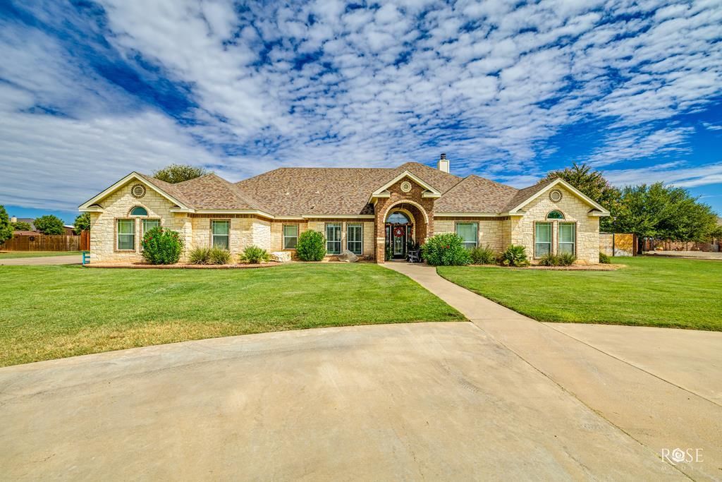 Image 2 of property listing at 1610 Stonebridge Dr, San Angelo, TX 76904