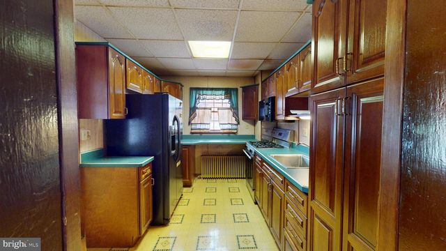 21 E WALNUT ST, Sellersville, PA 18960