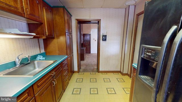 21 E WALNUT ST, Sellersville, PA 18960