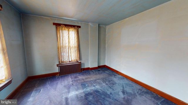 21 E WALNUT ST, Sellersville, PA 18960