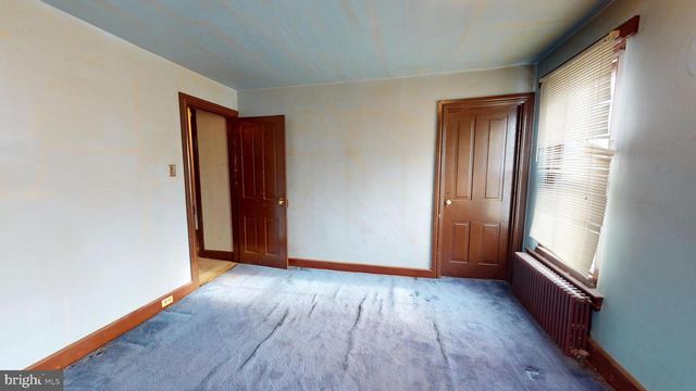 21 E WALNUT ST, Sellersville, PA 18960