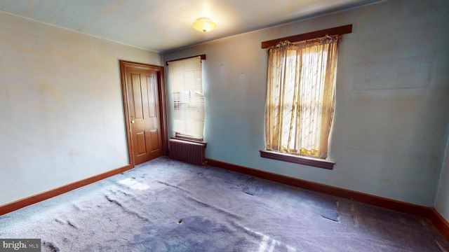 21 E WALNUT ST, Sellersville, PA 18960