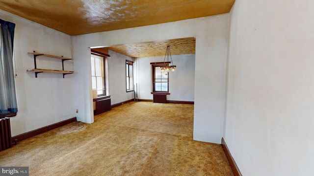 21 E WALNUT ST, Sellersville, PA 18960