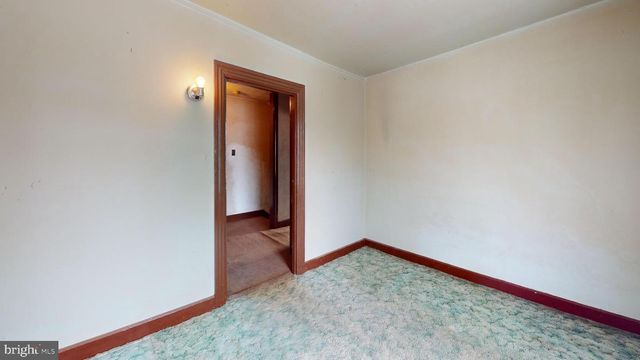 21 E WALNUT ST, Sellersville, PA 18960