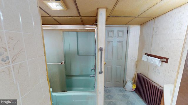 21 E WALNUT ST, Sellersville, PA 18960