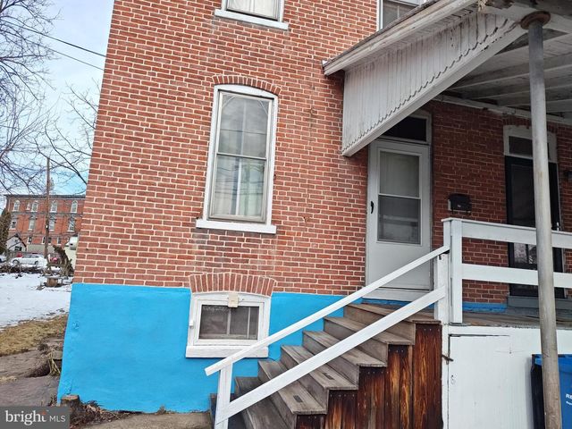 21 E WALNUT ST, Sellersville, PA 18960