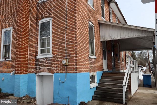 21 E WALNUT ST, Sellersville, PA 18960