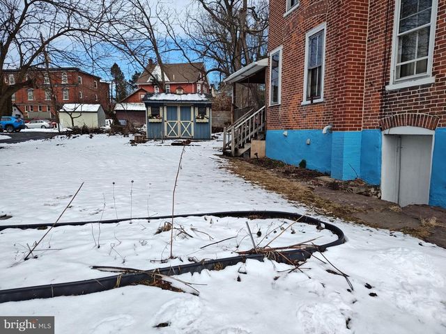 21 E WALNUT ST, Sellersville, PA 18960