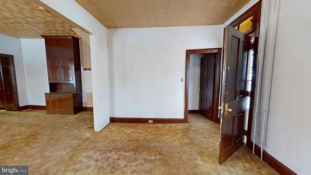 21 E WALNUT ST, Sellersville, PA 18960