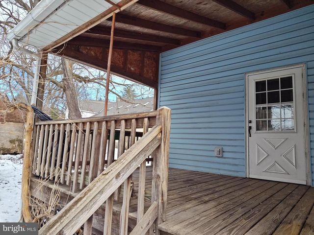 21 E WALNUT ST, Sellersville, PA 18960