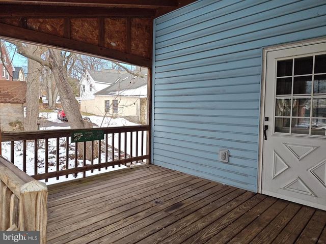 21 E WALNUT ST, Sellersville, PA 18960