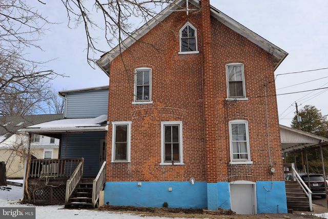 21 E WALNUT ST, Sellersville, PA 18960