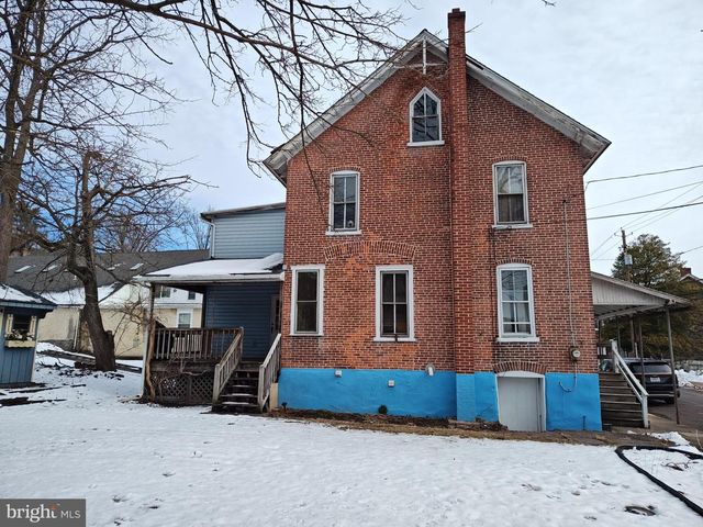 21 E WALNUT ST, Sellersville, PA 18960