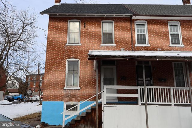 21 E WALNUT ST, Sellersville, PA 18960