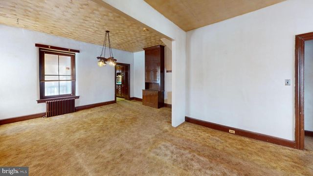 21 E WALNUT ST, Sellersville, PA 18960