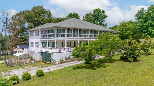 34 Rozzel Rd, Pikeville, TN 37367